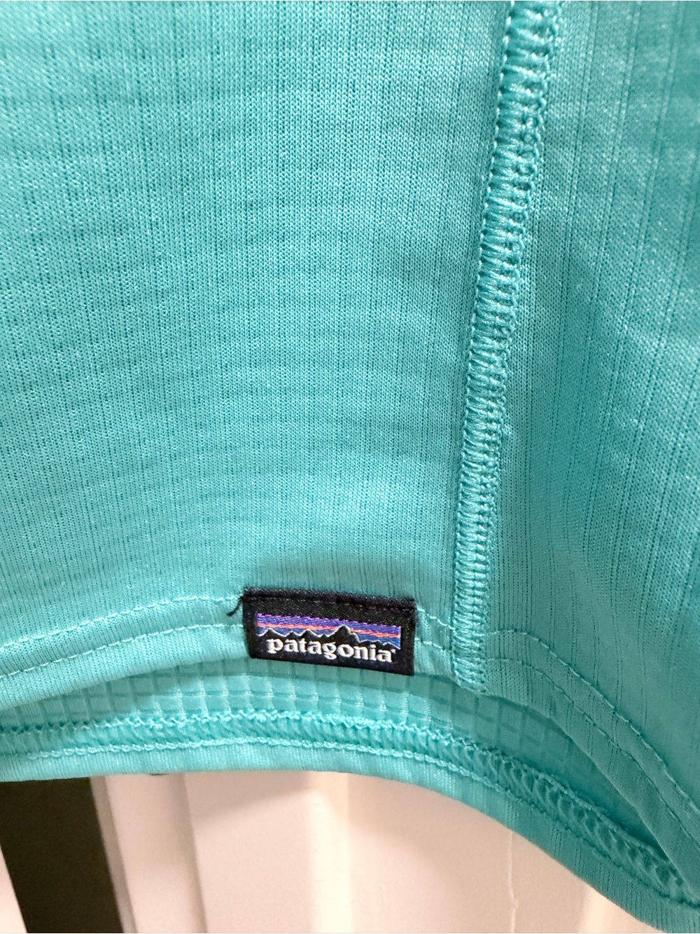 Patagonia Women's Aqua/Turquoise Quarter-Zip Sun Shirt - Picture 3 of 3